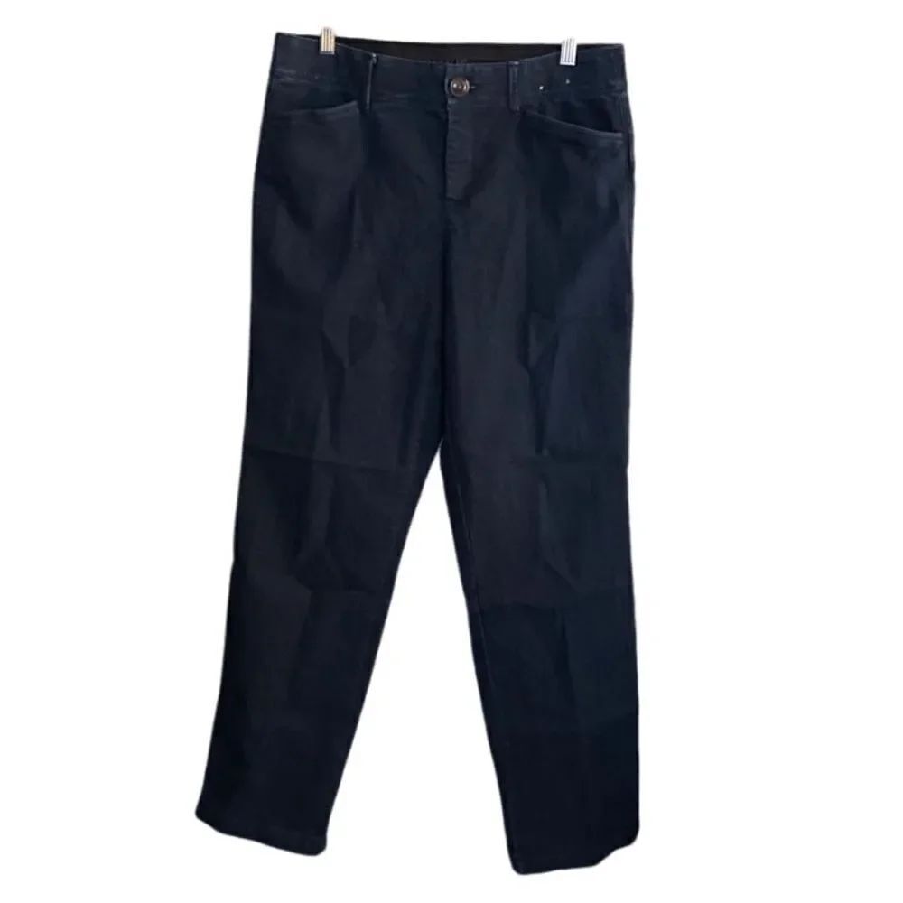 khakis & Co woman’s straight leg tummy slimming jeans. Size 8